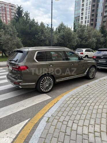 BMW X7-4