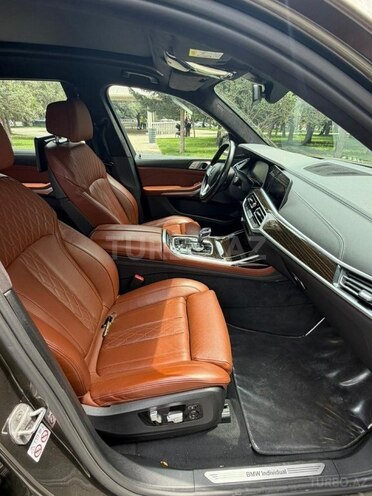 BMW X7-7