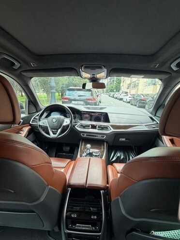 BMW X7-10