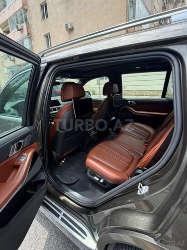 BMW X7-6