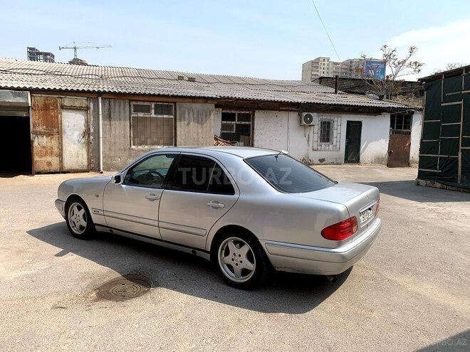 Mercedes E 280-6