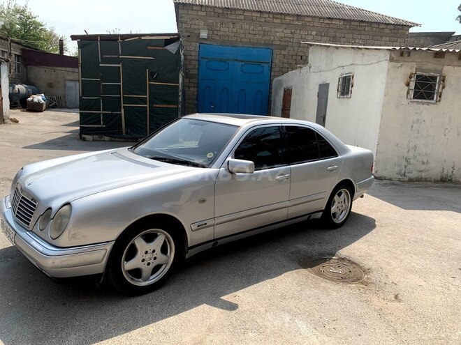 Mercedes E 280-13