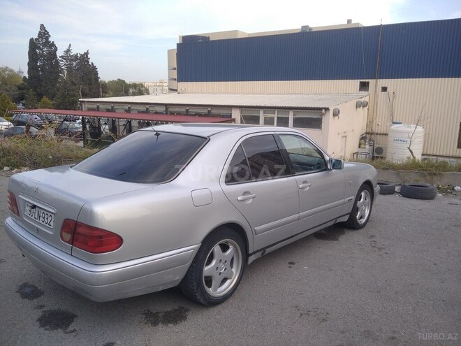Mercedes E 280-19