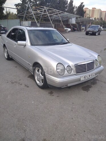 Mercedes E 280-17