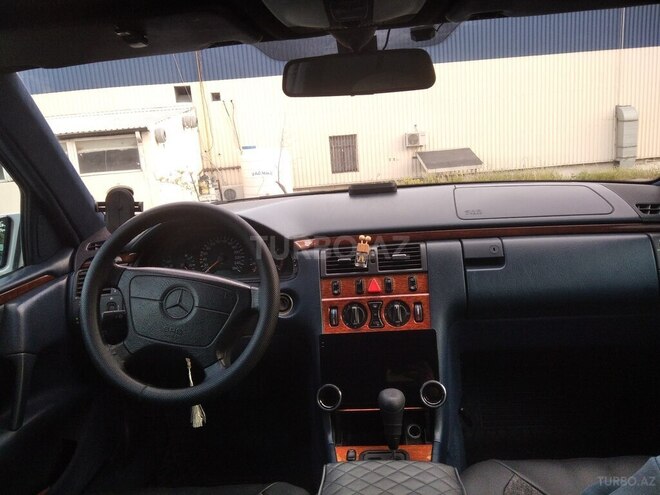 Mercedes E 280-20