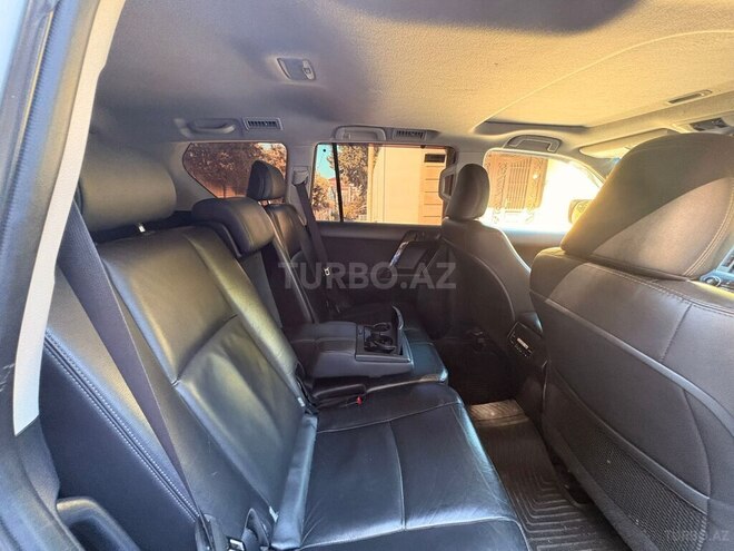 Toyota Land Cruiser Prado-5