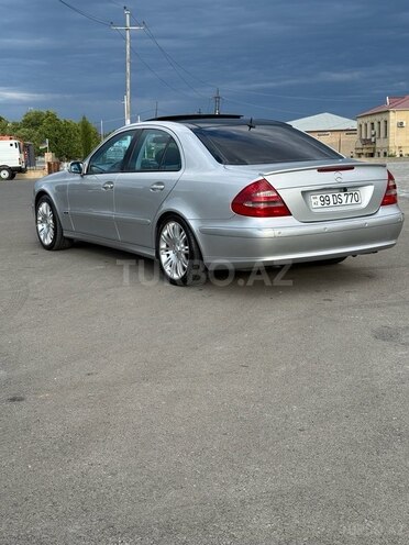 Mercedes E 240-4