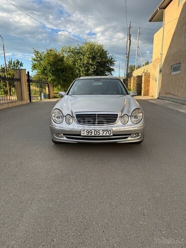 Mercedes E 240-1