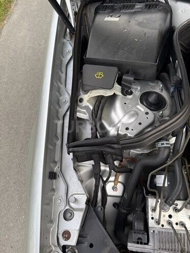Mercedes E 240-11