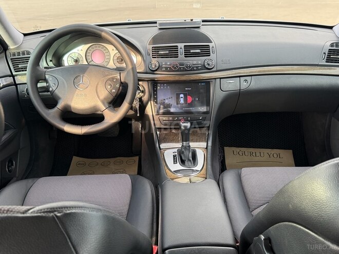 Mercedes E 240-16