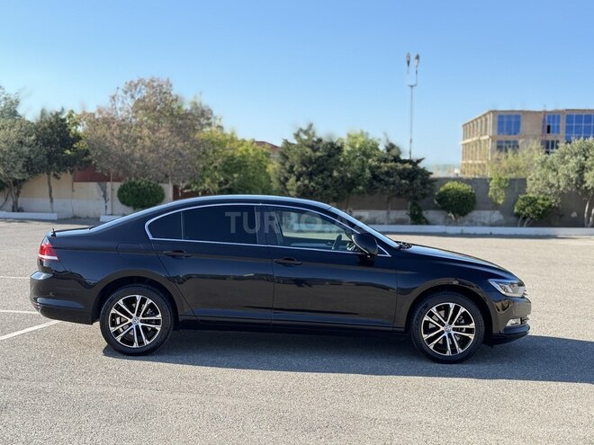 Volkswagen Passat-8