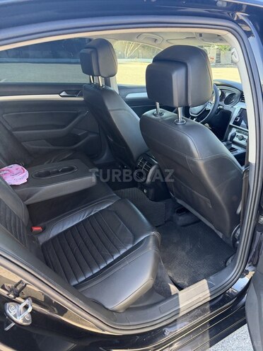 Volkswagen Passat-10