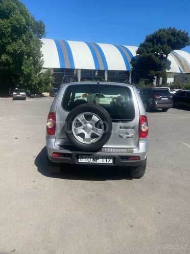 Chevrolet Niva-4