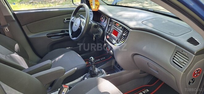 Kia Rio-5