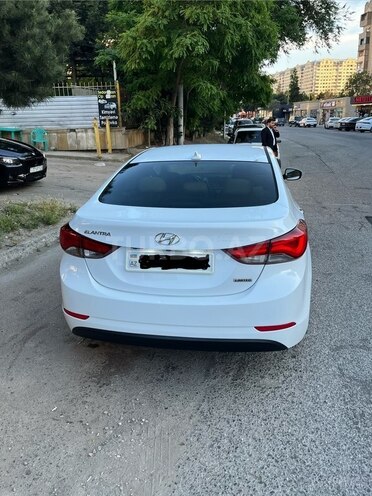 Hyundai Elantra-4
