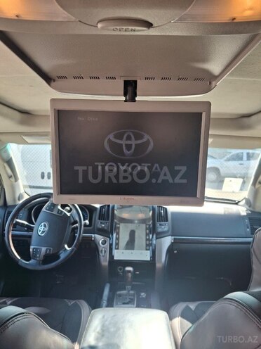 Toyota Land Cruiser-10