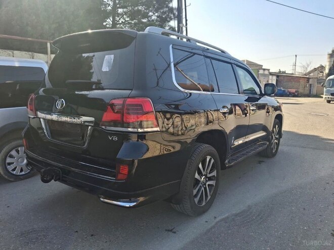 Toyota Land Cruiser-9