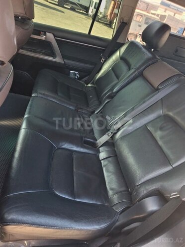 Toyota Land Cruiser-12