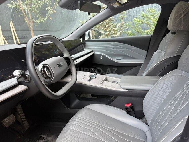 Geely Galaxy E8-6
