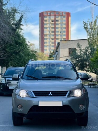 Mitsubishi Outlander-1