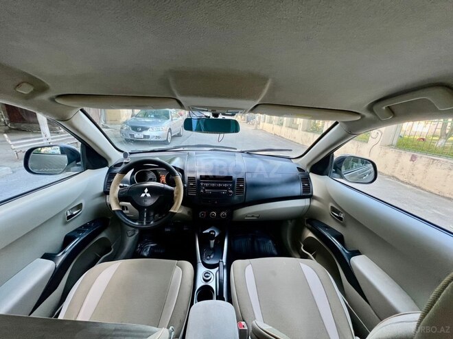Mitsubishi Outlander-12