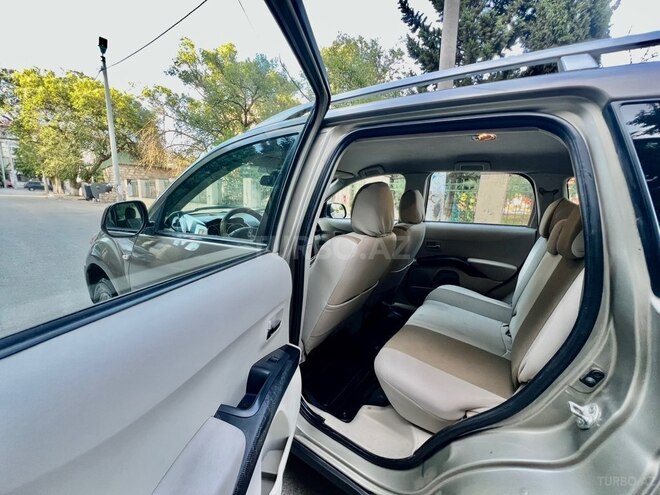 Mitsubishi Outlander-14