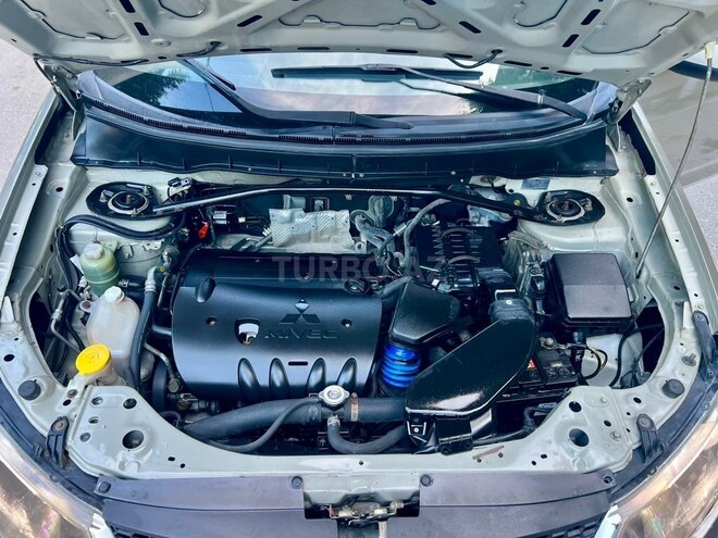 Mitsubishi Outlander-15
