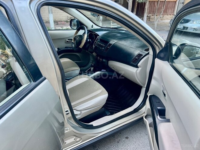 Mitsubishi Outlander-16