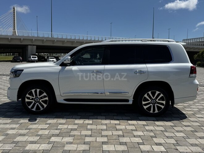 Toyota Land Cruiser-7