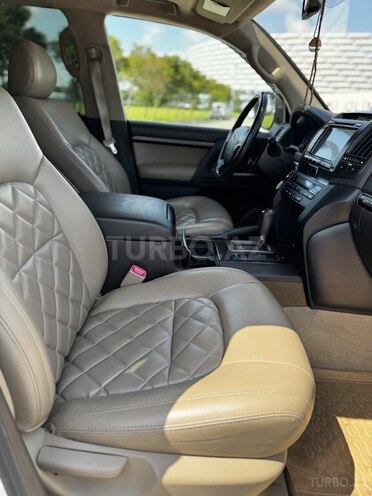 Toyota Land Cruiser-10