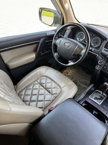 Toyota Land Cruiser-11