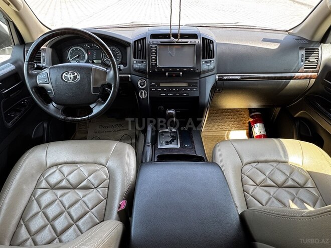 Toyota Land Cruiser-12