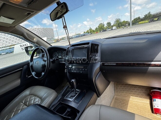 Toyota Land Cruiser-13