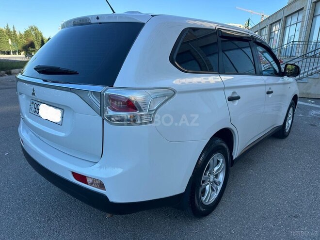 Mitsubishi Outlander-2