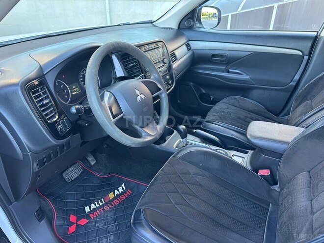Mitsubishi Outlander-12