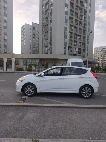 Hyundai Accent-2