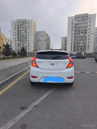 Hyundai Accent-4
