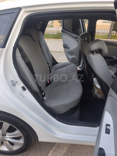 Hyundai Accent-6