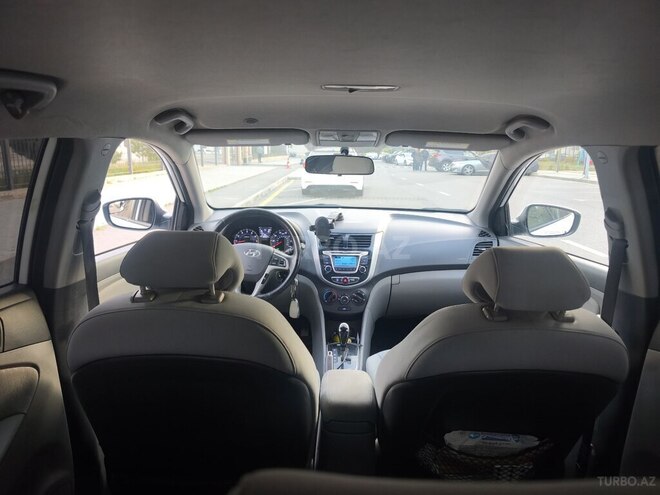 Hyundai Accent-7