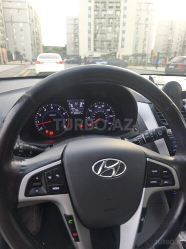 Hyundai Accent-11