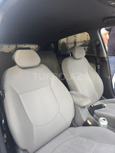 Hyundai Accent-9