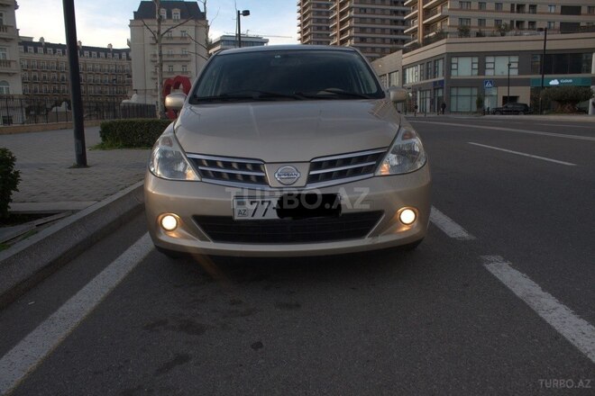 Nissan Tiida-2