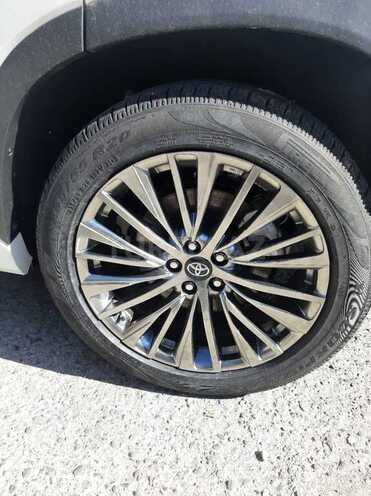 Toyota Highlander-4