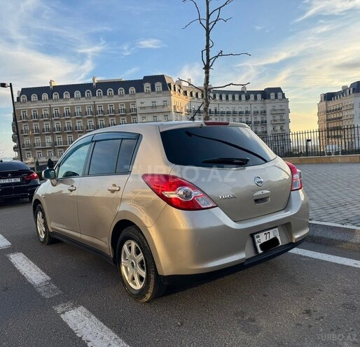 Nissan Tiida-6