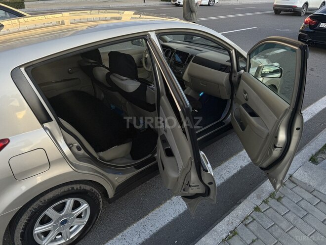 Nissan Tiida-7