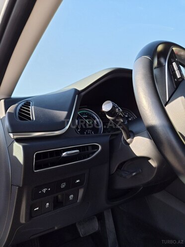 Hyundai Sonata-16