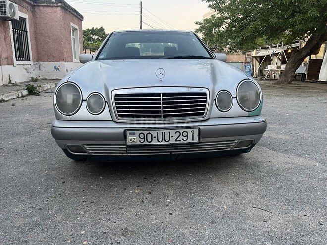 Mercedes E 230-1