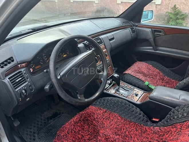 Mercedes E 230-6