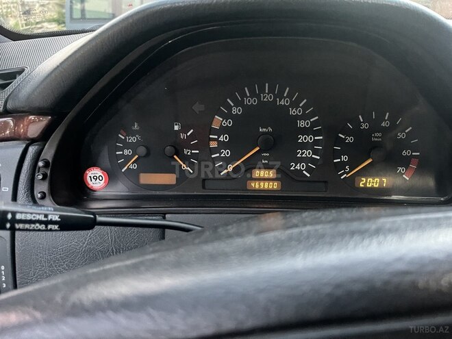 Mercedes E 230-5