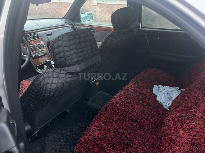 Mercedes E 230-7